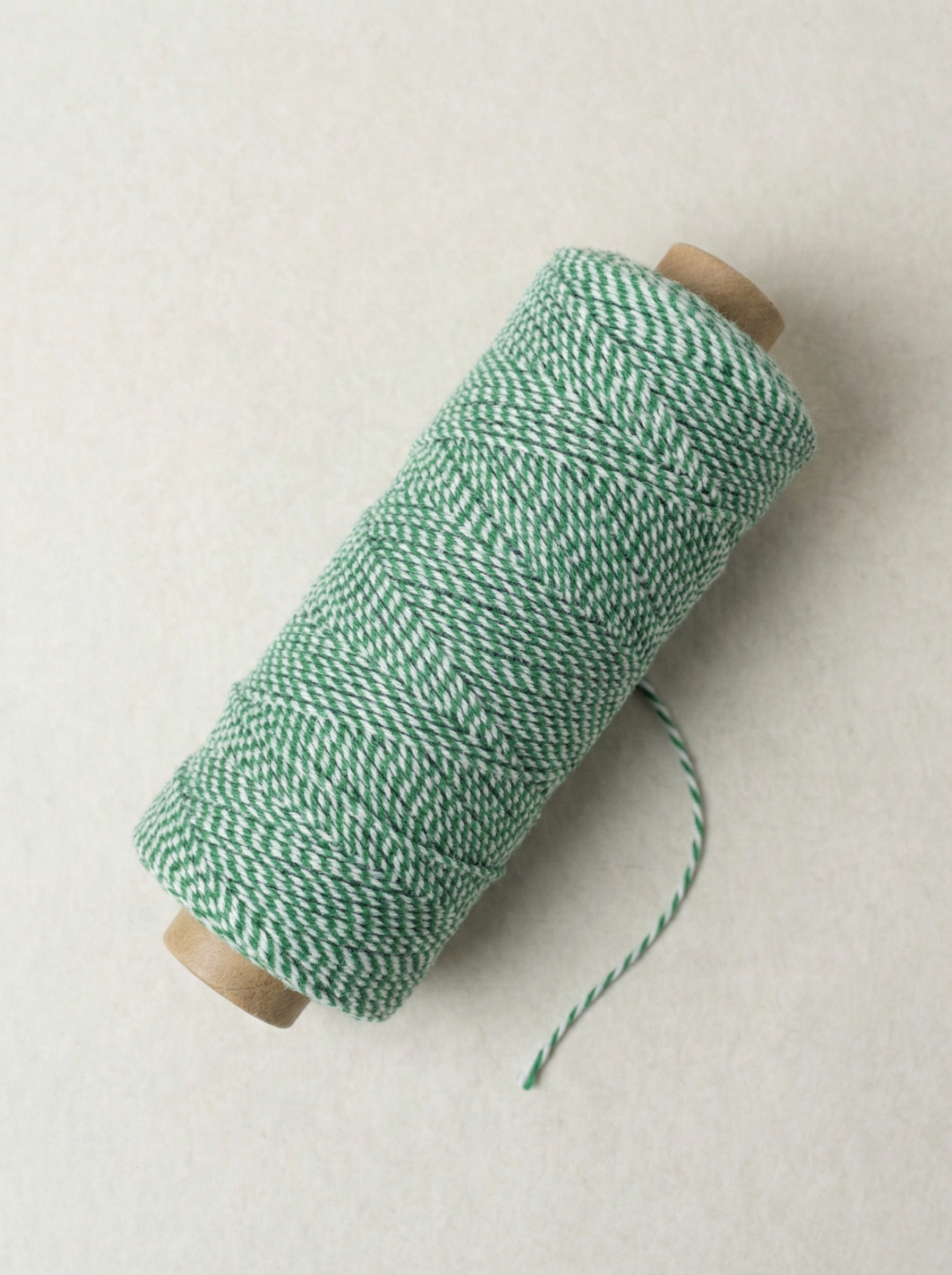 Green notarial cord – braid close-up