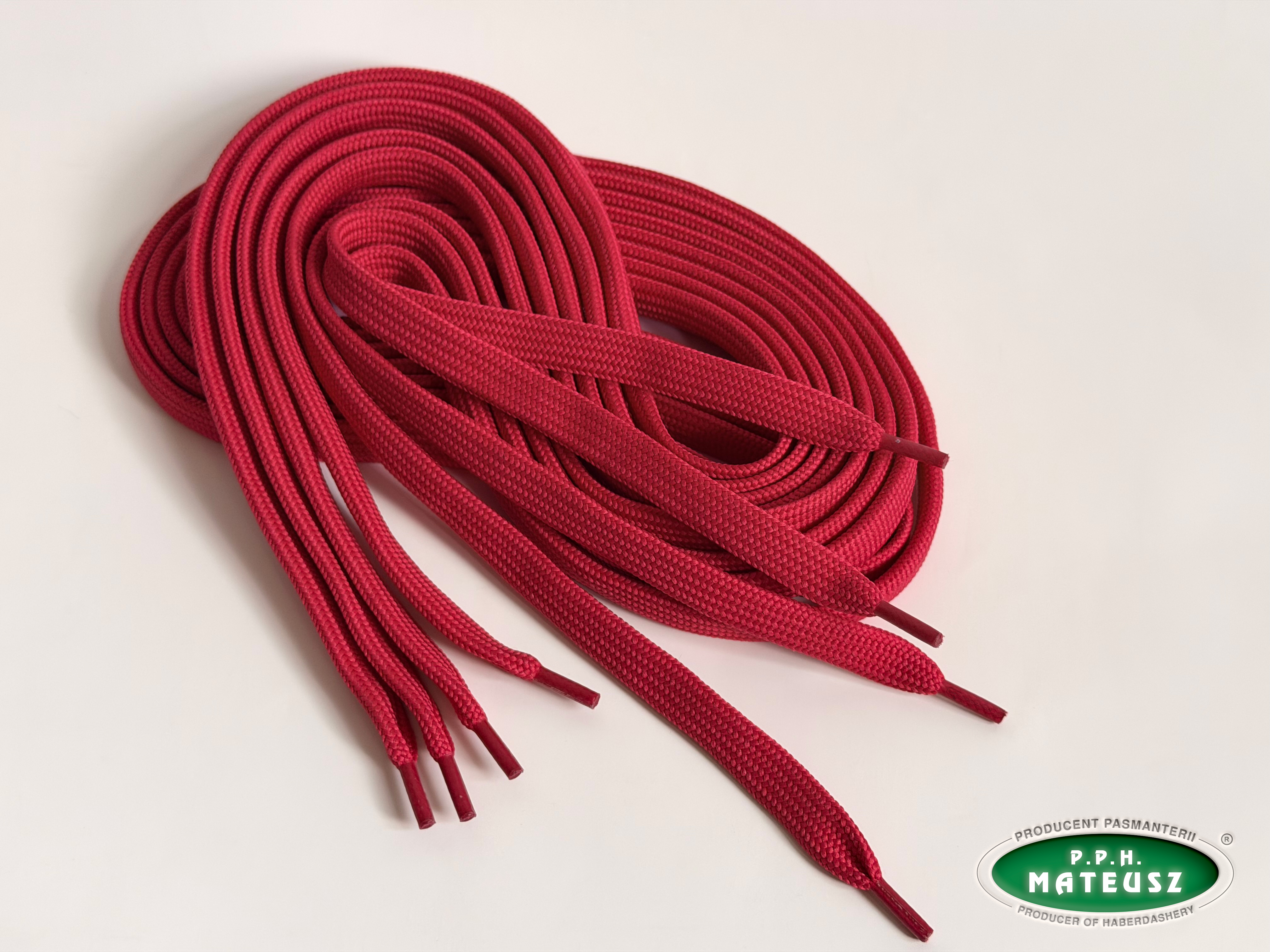 Czerwone płaskie sznurki poliestrowe do odzieży