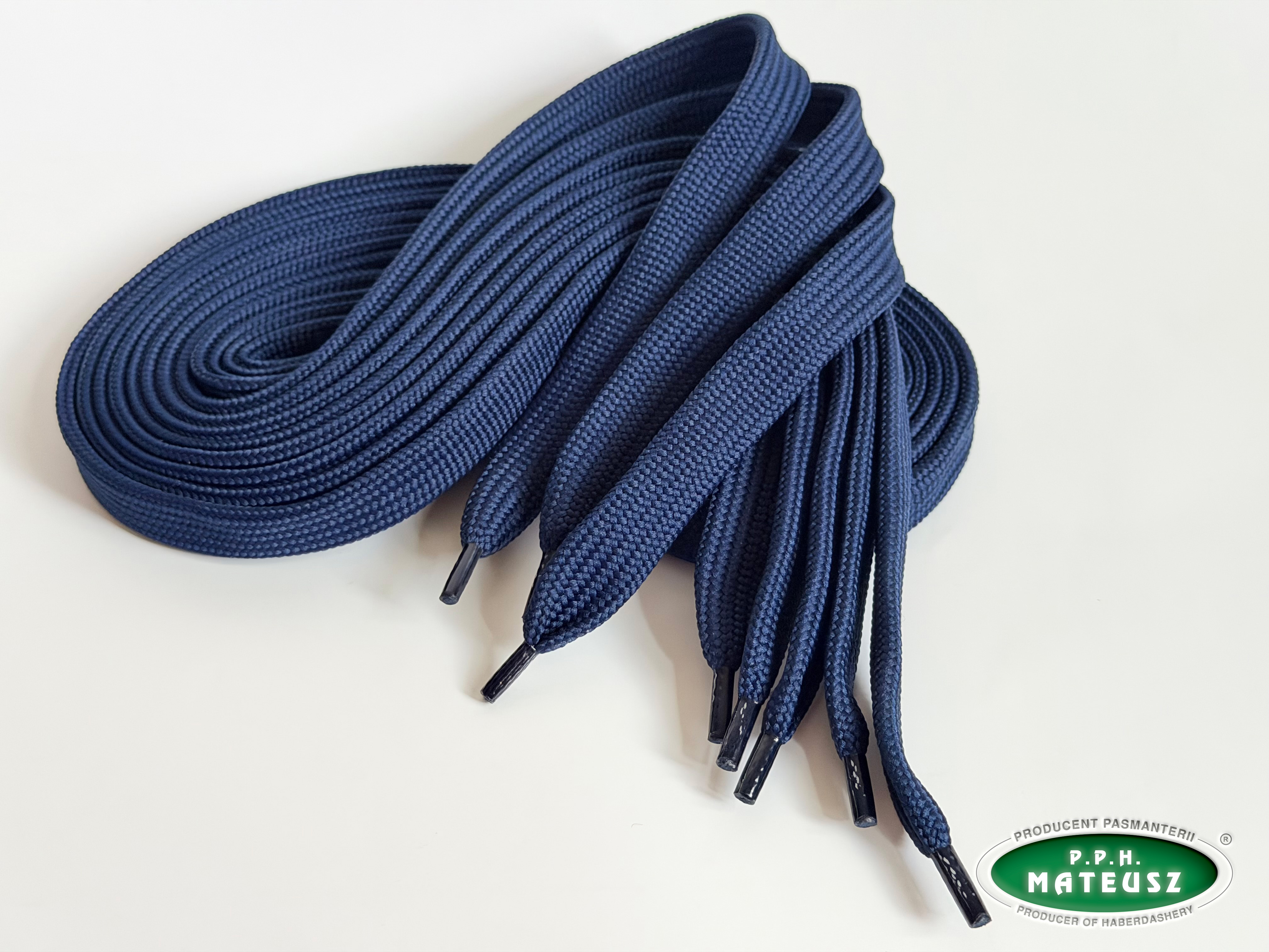 Ciemnogranatowe płaskie sznurki poliestrowe do odzieży
