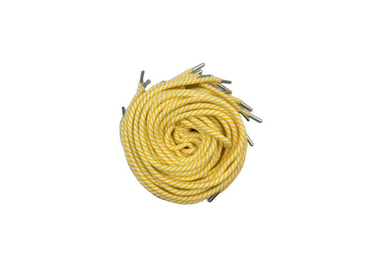 żółty sznurek odzieżowy z szarymi końcówkami
