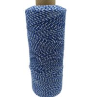 szpula ze sznurkiem notarialnym koloru niebieskiego ze srebrną nitką